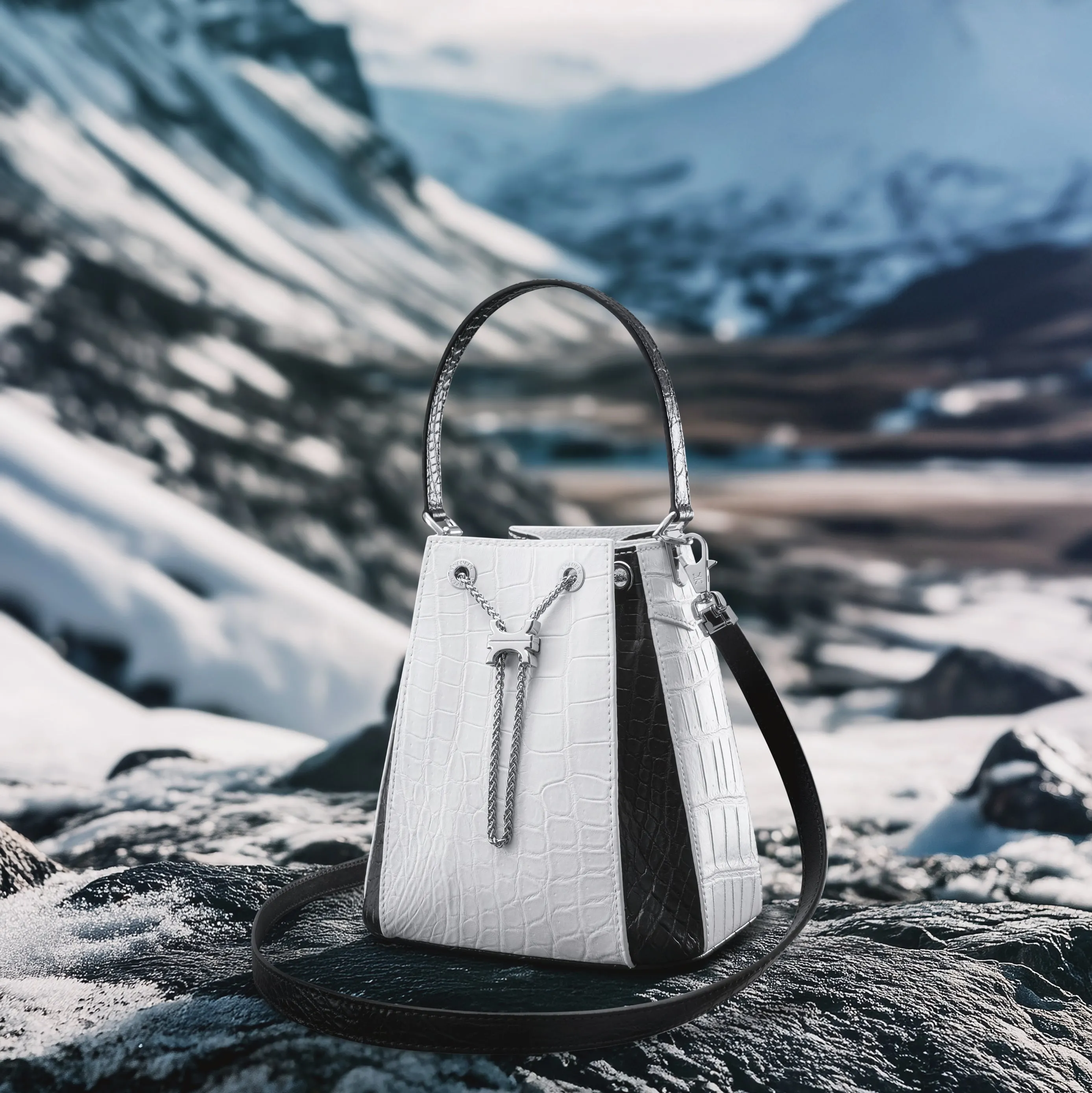 CREST LINK ORIGAMI BUCKET BAG (ARCTIC)