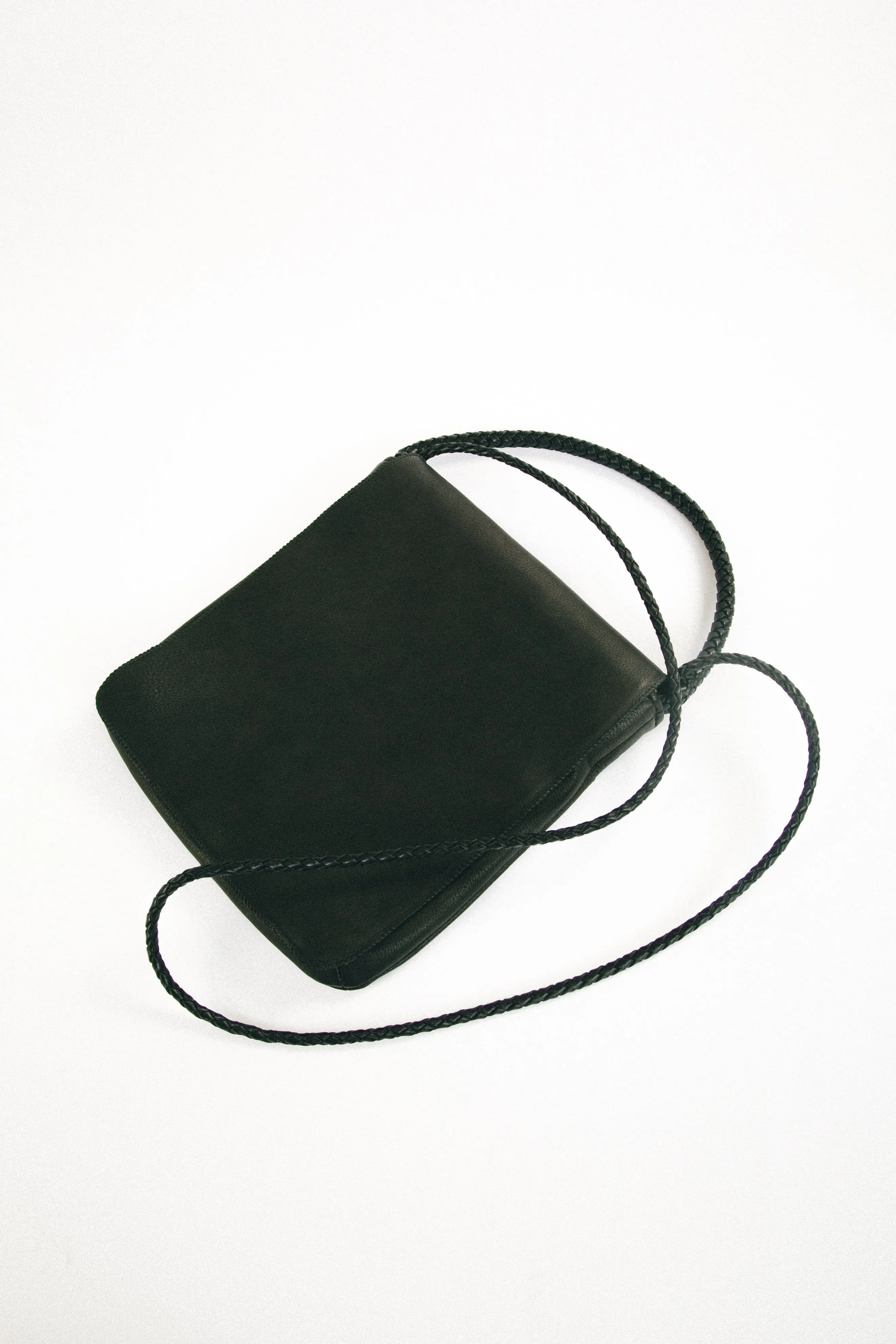 ETIENNE CROSSBODY MESSENGER IN LEATHER