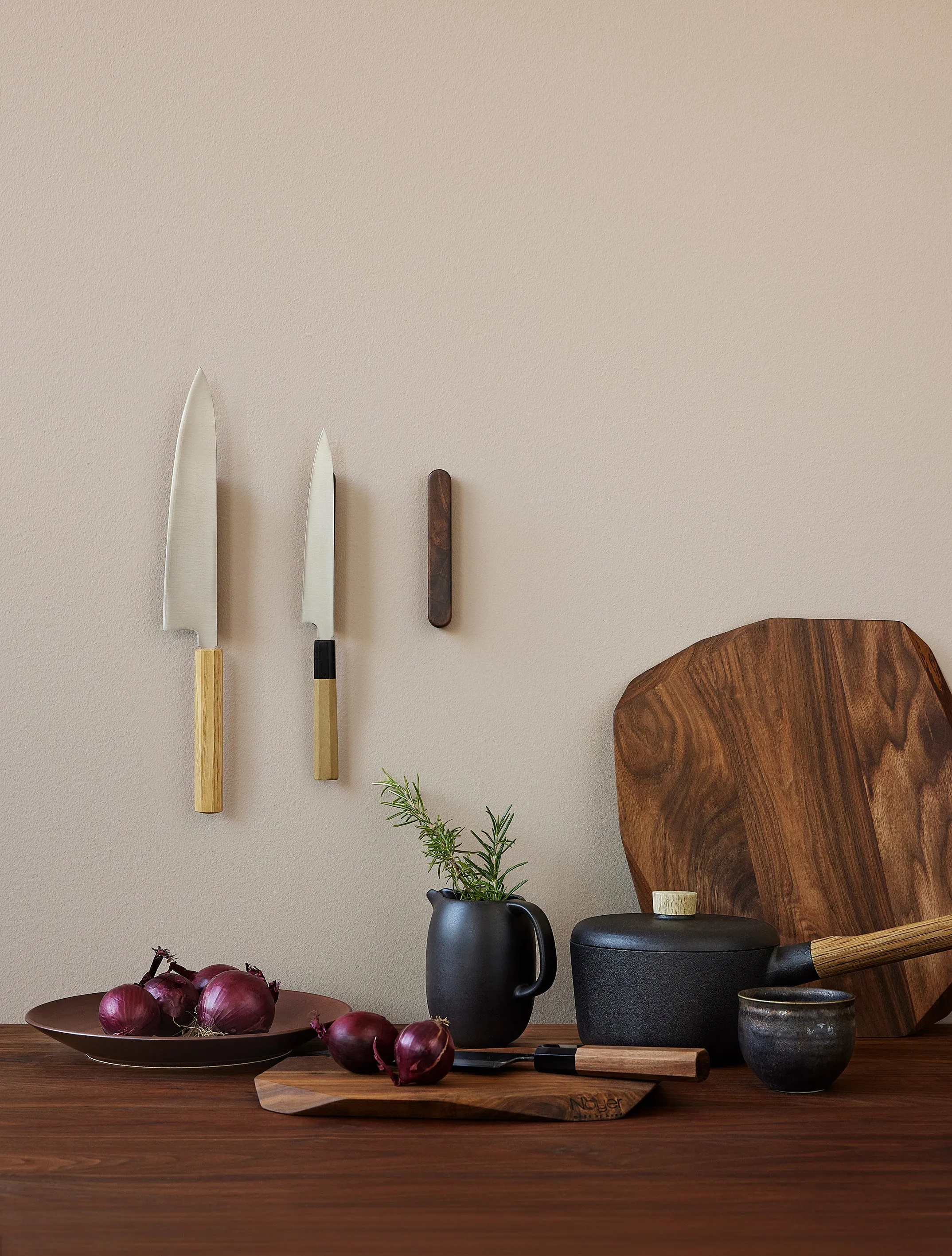 NOYER SINGLE KNIFE MAGNETIC RACK  / AMERICAN WALNUT WOOD