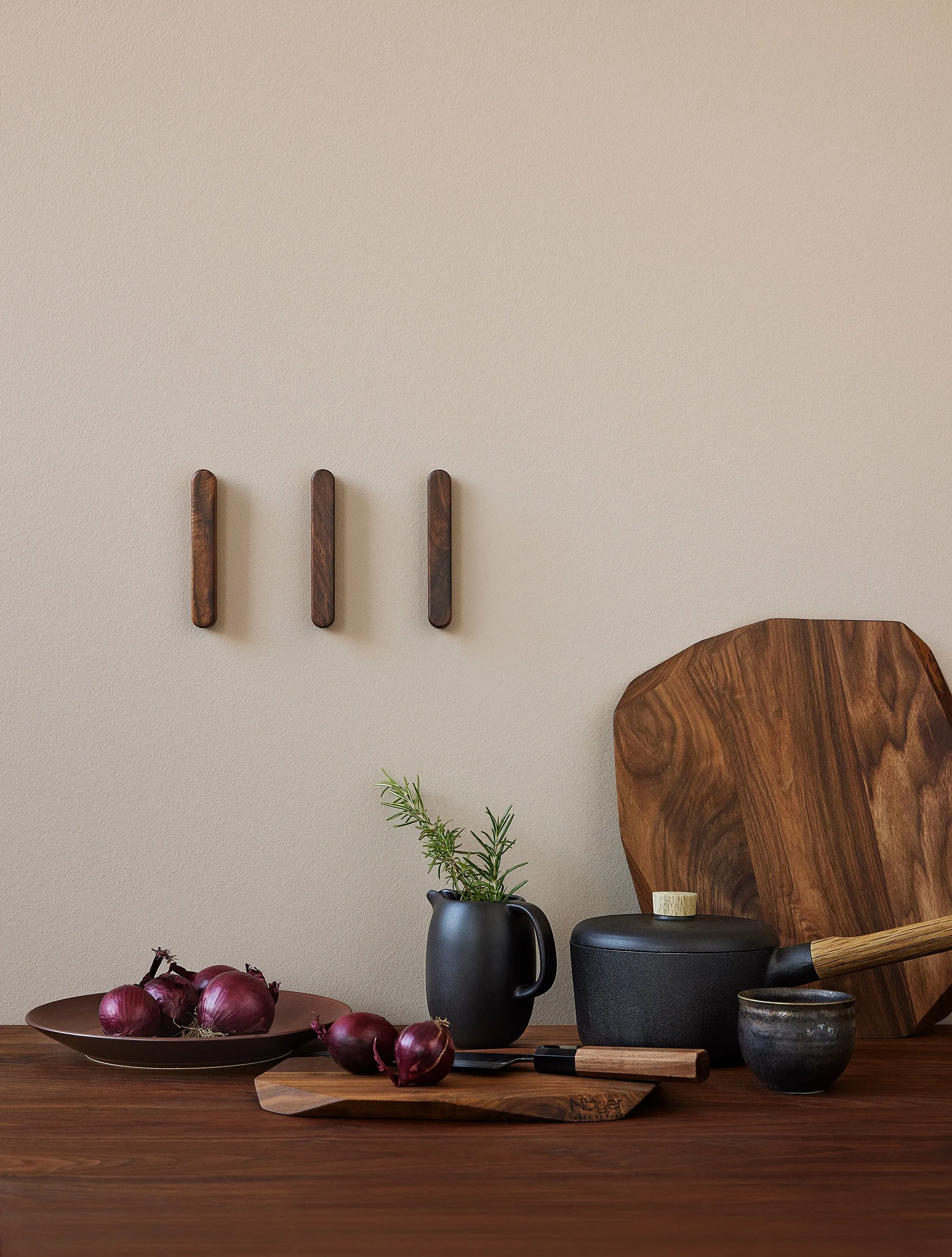NOYER SINGLE KNIFE MAGNETIC RACK  / AMERICAN WALNUT WOOD